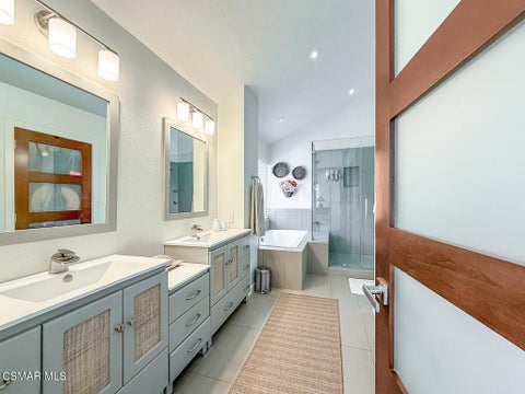 Tiny photo for 2056 Stonehill Circle, Thousand Oaks, CA 91360 (MLS # 226005059)