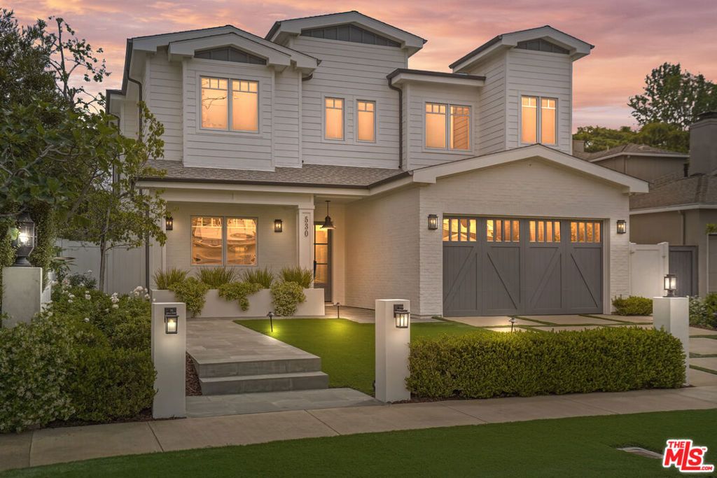 Photo of 530 Arbramar Avenue, Pacific Palisades, CA 90272 (MLS # 26672635)