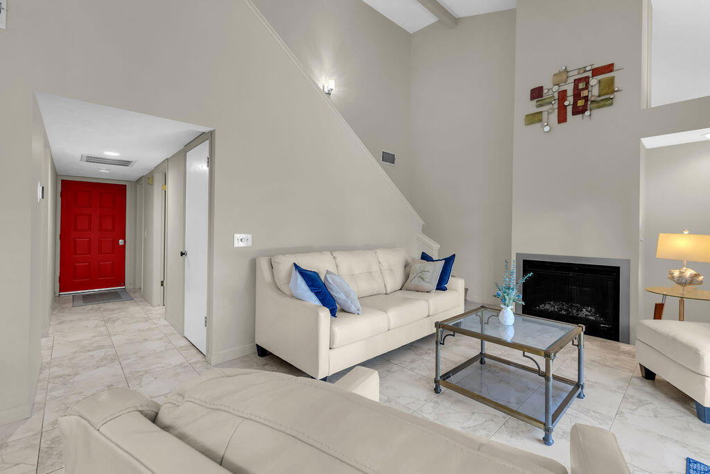 204 Lakecrest Lane