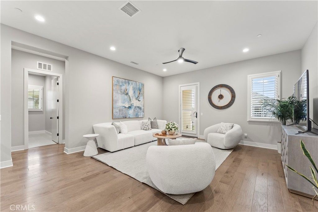 listing image 130723573334619096137