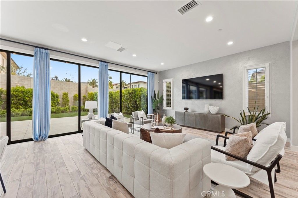 listing image 130729806676700916785