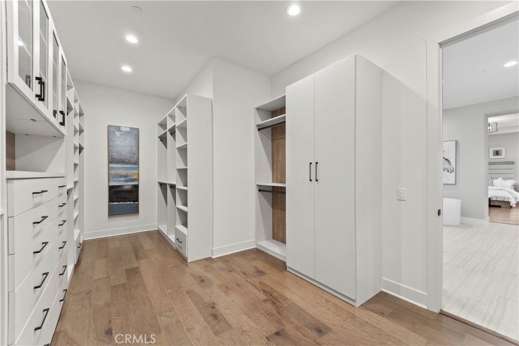 listing image 130722724372159866923