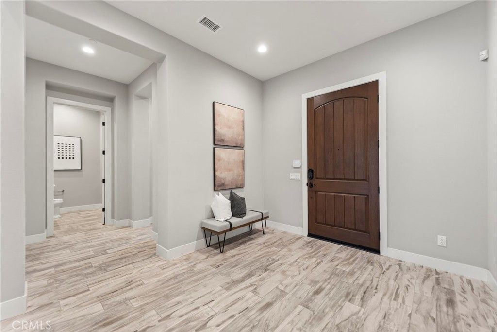 listing image 130725725341337378878