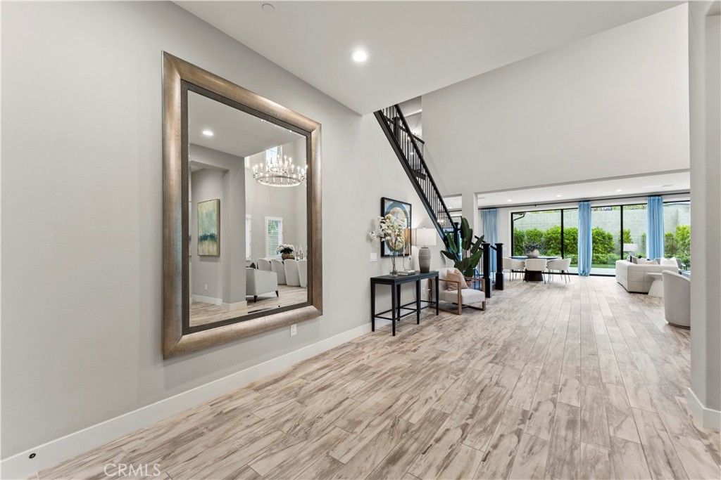 listing image 130723515682673263228