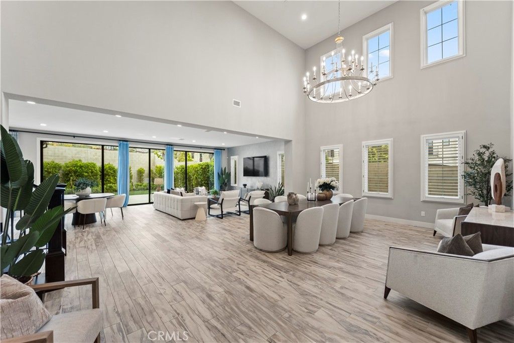 listing image 130722292168321541464