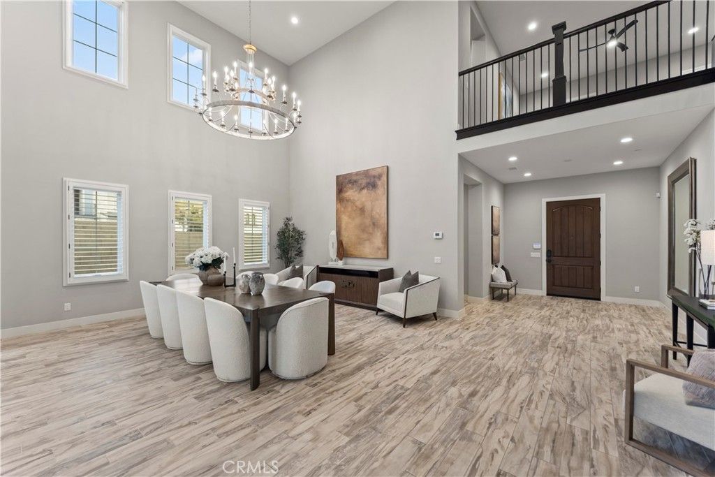 listing image 130723541749513344354