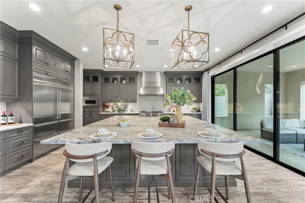 listing image 130720961506121399102