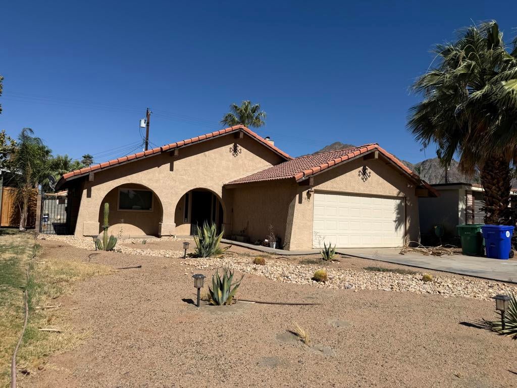 51890 Avenida Villa