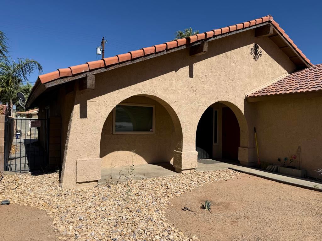 51890 Avenida Villa
