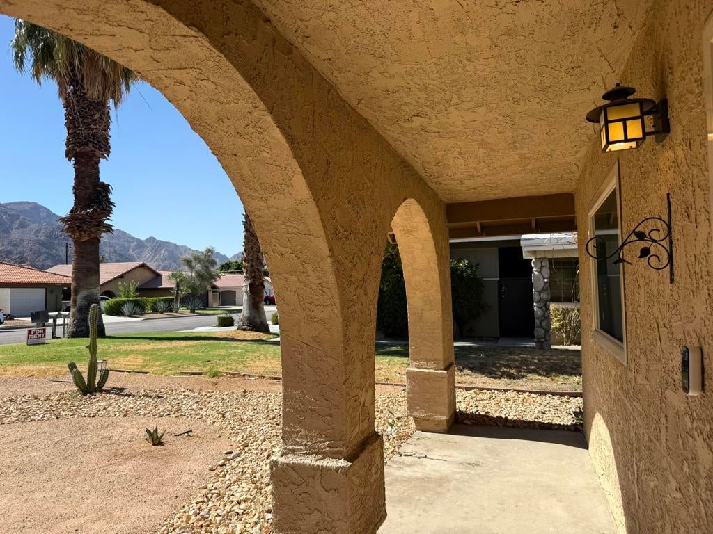 51890 Avenida Villa