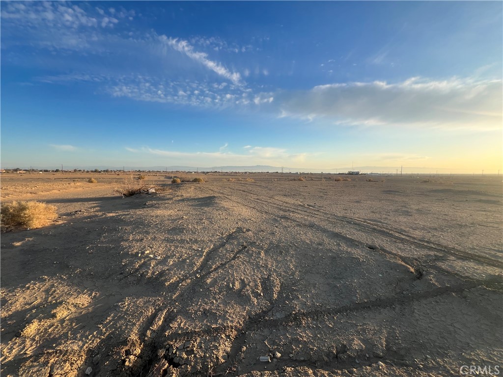 Spacious Residential Lot with easy access and " Ready to Go " for your " New Build " or for your investment portfolio .
Priced for quick Cash Sale this wont last !
Explore the potential either as your Dream Home or Investment Portfolio !