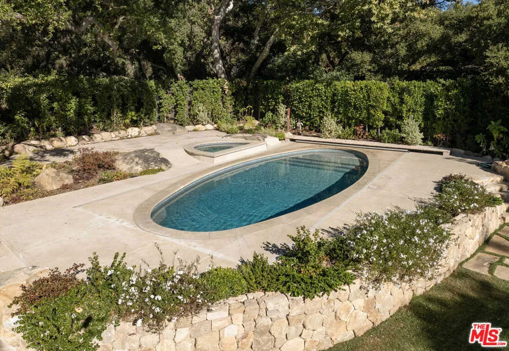 Santa Barbara, California 93105, United States, 4 Bedrooms Bedrooms, ,5 BathroomsBathrooms,Residential,Pending,22149