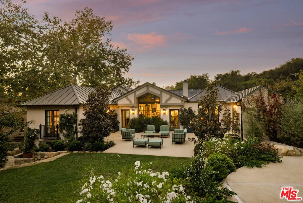 Santa Barbara, California 93105, United States, 4 Bedrooms Bedrooms, ,5 BathroomsBathrooms,Residential,Pending,22149