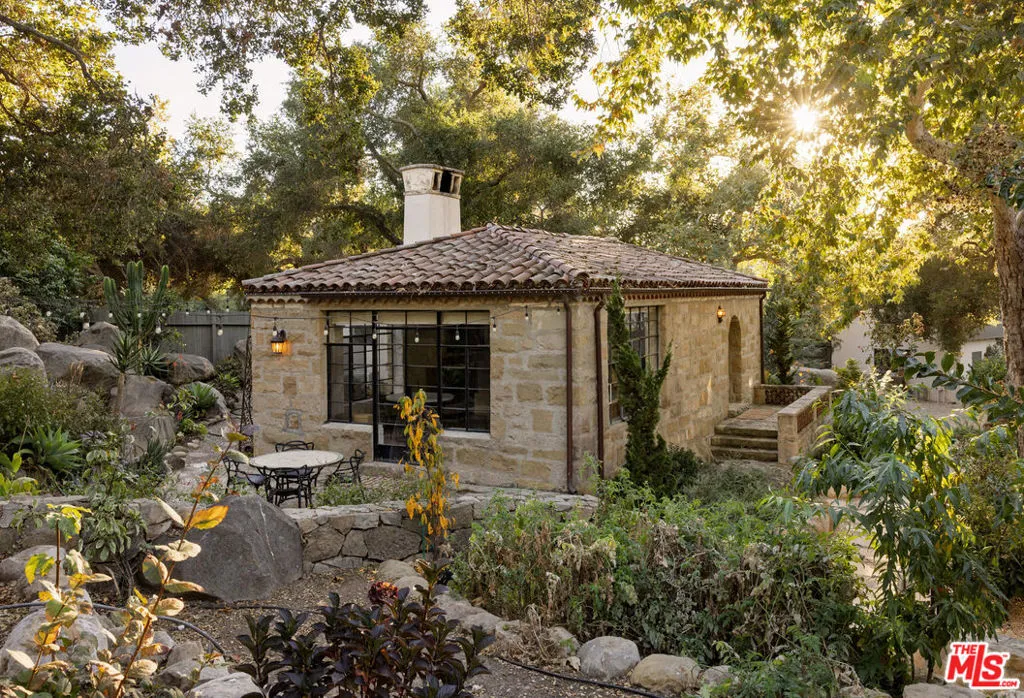 Santa Barbara, California 93105, United States, 4 Bedrooms Bedrooms, ,5 BathroomsBathrooms,Residential,Pending,22149