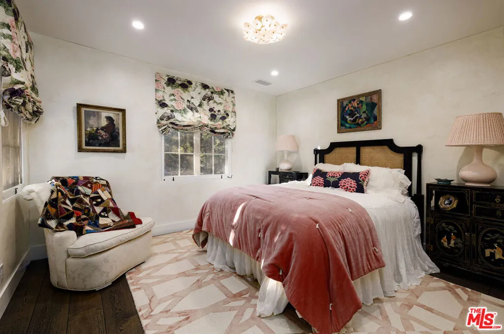 Santa Barbara, California 93105, United States, 4 Bedrooms Bedrooms, ,5 BathroomsBathrooms,Residential,Pending,22149