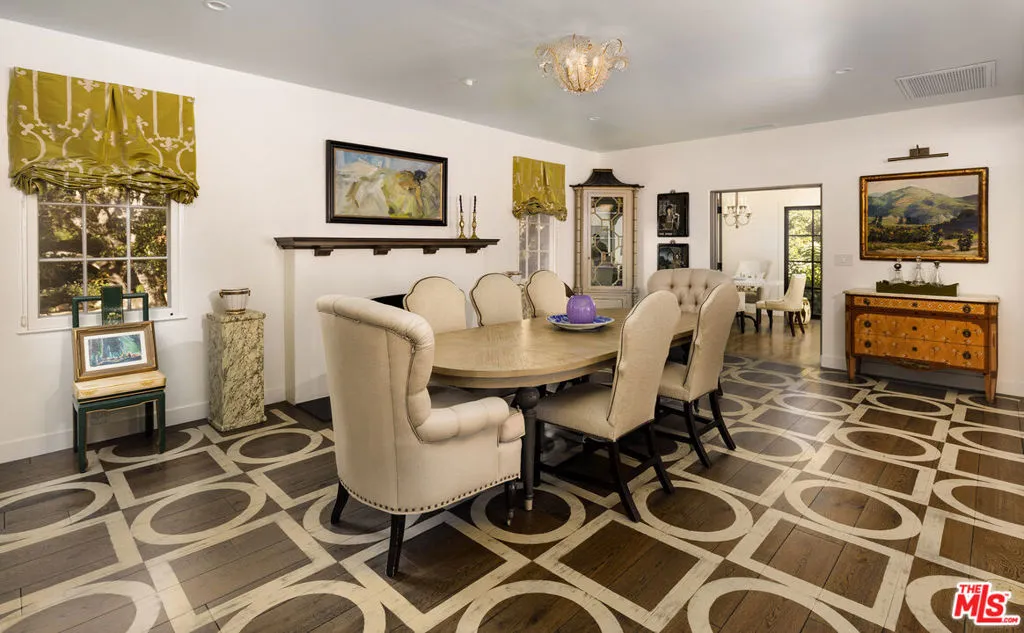 Santa Barbara, California 93105, United States, 4 Bedrooms Bedrooms, ,5 BathroomsBathrooms,Residential,Pending,22149