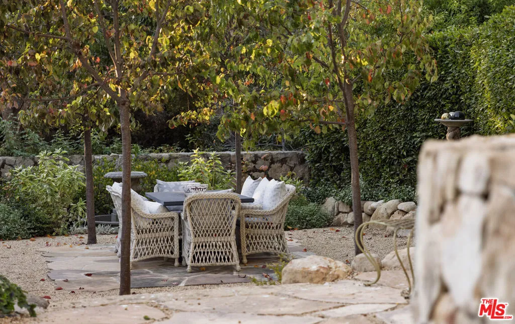 Santa Barbara, California 93105, United States, 4 Bedrooms Bedrooms, ,5 BathroomsBathrooms,Residential,Pending,22149