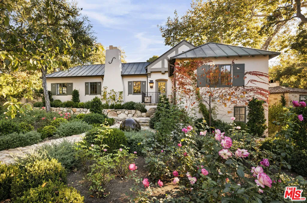 Santa Barbara, California 93105, United States, 4 Bedrooms Bedrooms, ,5 BathroomsBathrooms,Residential,Pending,22149