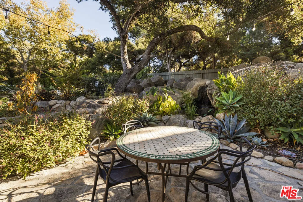 Santa Barbara, California 93105, United States, 4 Bedrooms Bedrooms, ,5 BathroomsBathrooms,Residential,Pending,22149