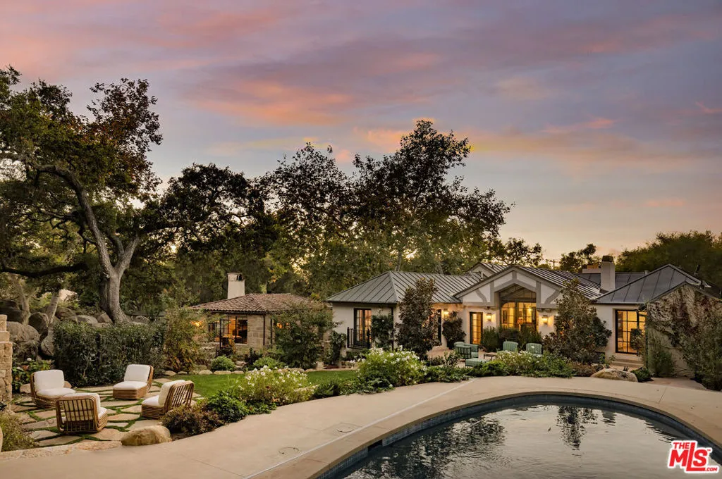 Santa Barbara, California 93105, United States, 4 Bedrooms Bedrooms, ,5 BathroomsBathrooms,Residential,Pending,22149