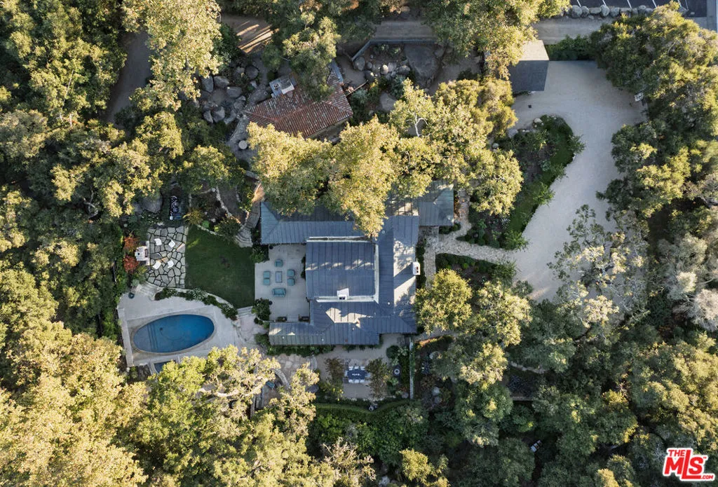 Santa Barbara, California 93105, United States, 4 Bedrooms Bedrooms, ,5 BathroomsBathrooms,Residential,Pending,22149