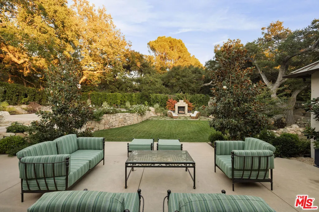 Santa Barbara, California 93105, United States, 4 Bedrooms Bedrooms, ,5 BathroomsBathrooms,Residential,Pending,22149