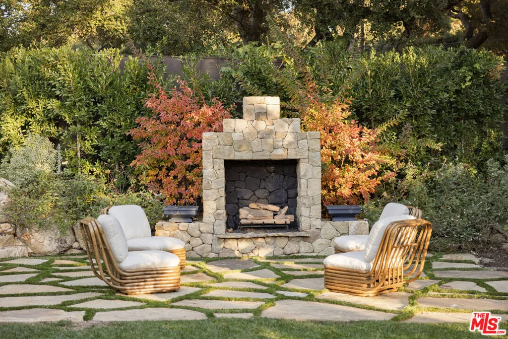 Santa Barbara, California 93105, United States, 4 Bedrooms Bedrooms, ,5 BathroomsBathrooms,Residential,Pending,22149