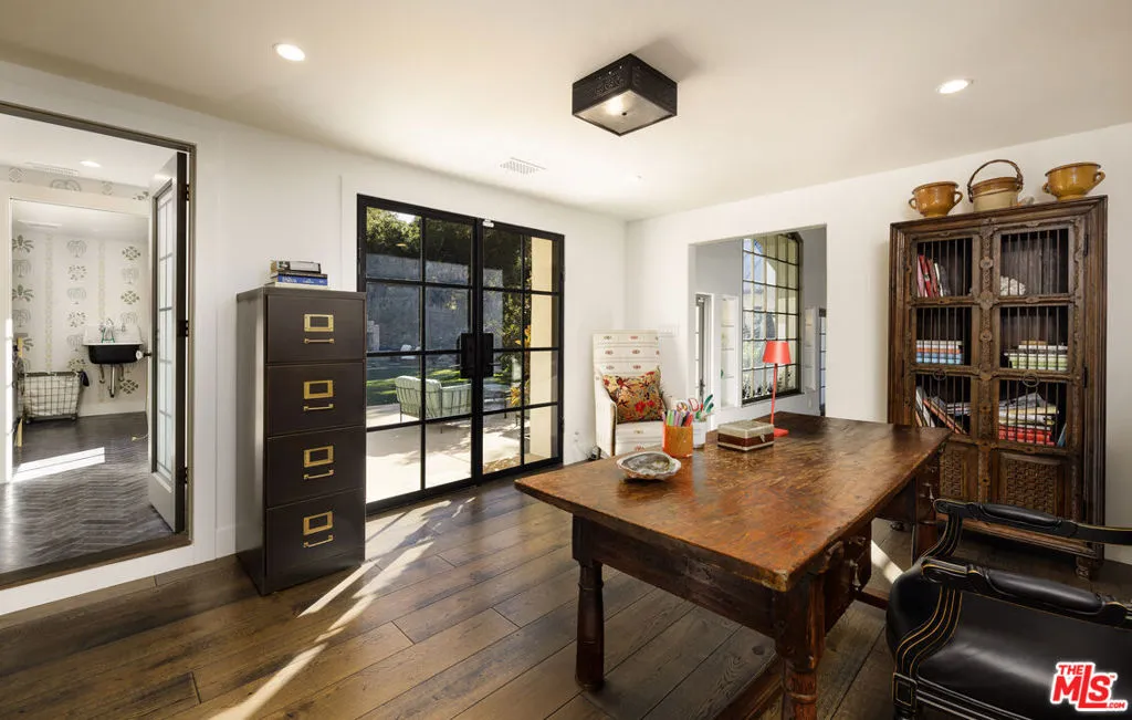 Santa Barbara, California 93105, United States, 4 Bedrooms Bedrooms, ,5 BathroomsBathrooms,Residential,Pending,22149