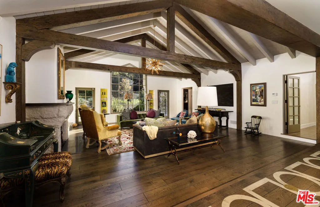 Santa Barbara, California 93105, United States, 4 Bedrooms Bedrooms, ,5 BathroomsBathrooms,Residential,Pending,22149