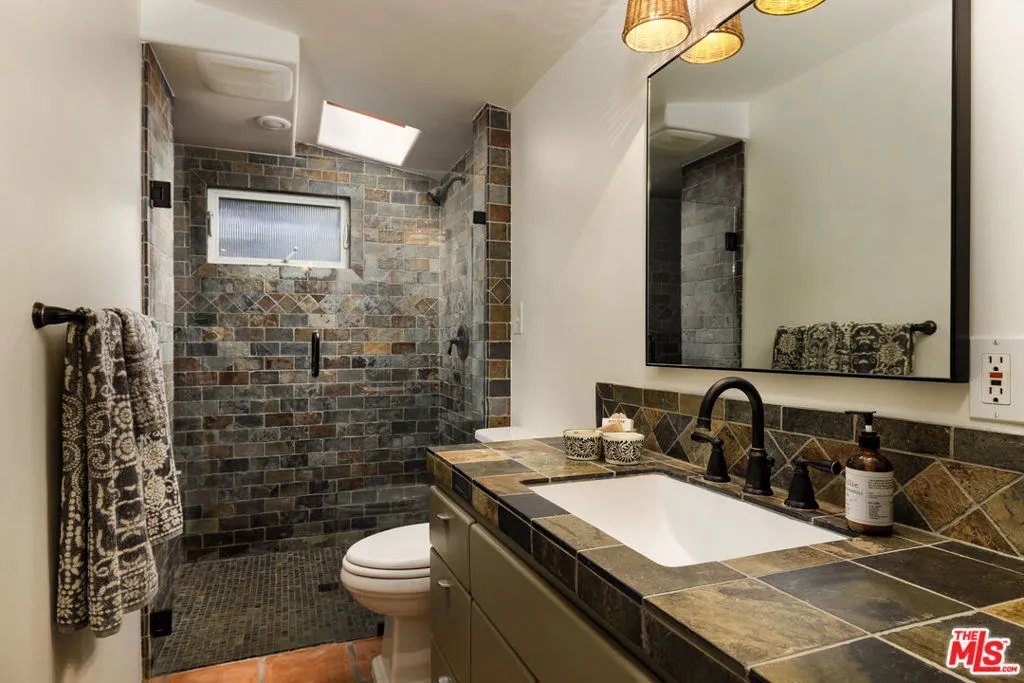 Santa Barbara, California 93105, United States, 4 Bedrooms Bedrooms, ,5 BathroomsBathrooms,Residential,Pending,22149