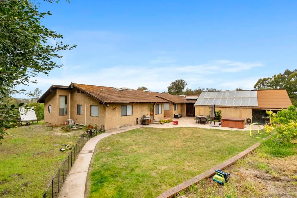 Rancho Santa Fe, California 92067, United States, 4 Bedrooms Bedrooms, ,3 BathroomsBathrooms,Residential,Active,123410