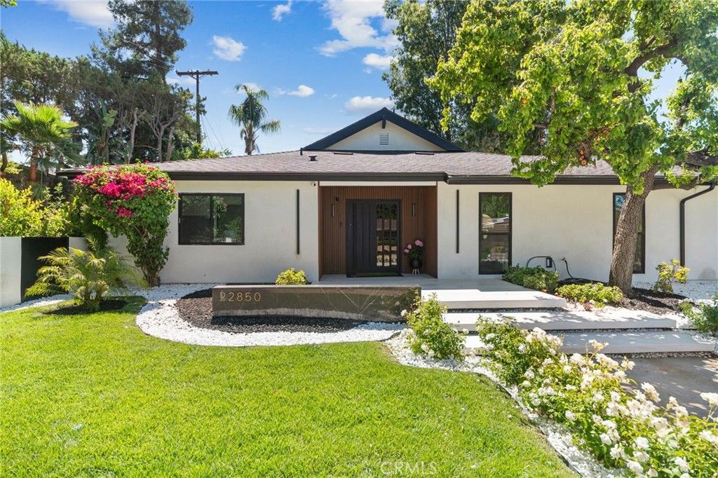 Photo of 22850 Margarita Drive, Woodland Hills, CA 91364 (MLS # SR25153811)