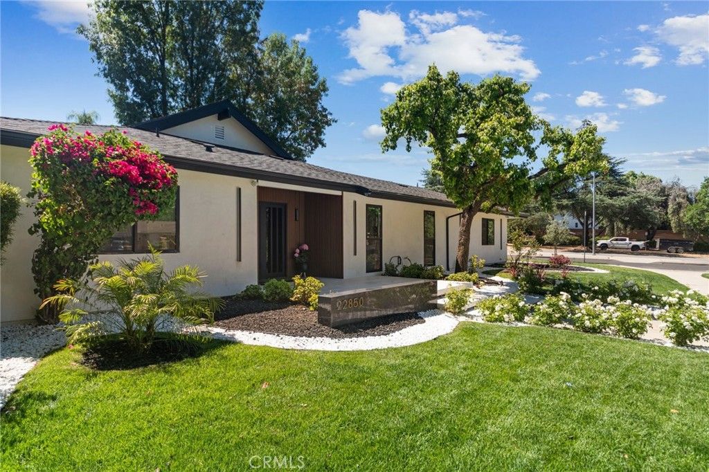 Photo of 22850 Margarita Drive, Woodland Hills, CA 91364 (MLS # SR25153811)