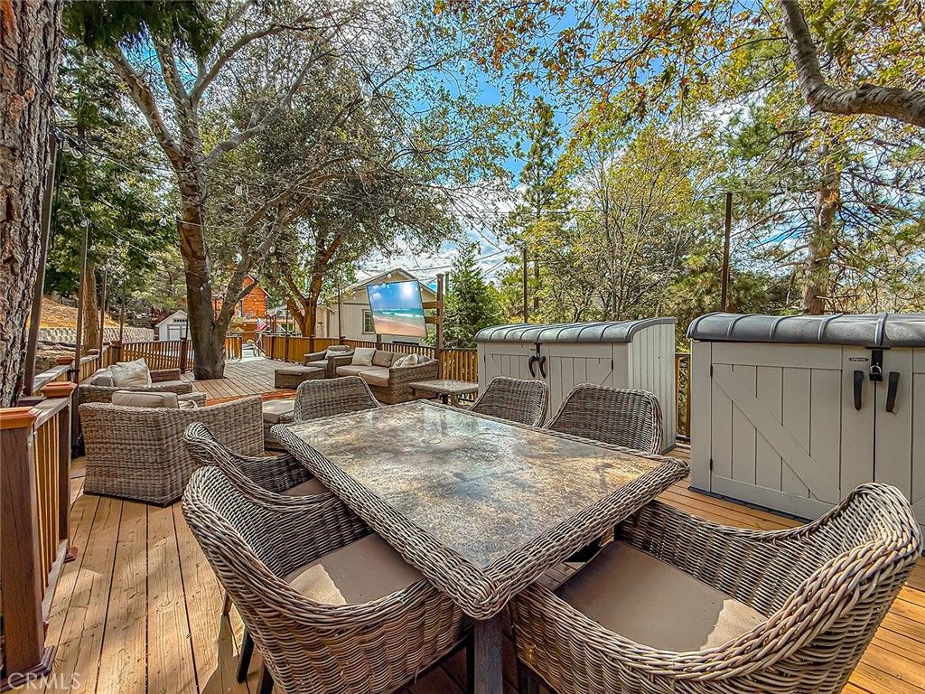 Photo of 152 Pine Ridge, Crestline, CA 92325 (MLS # SR25245689)