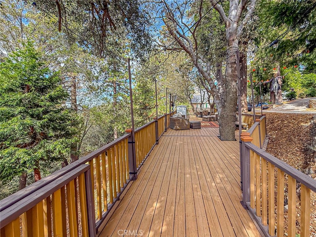 Photo of 152 Pine Ridge, Crestline, CA 92325 (MLS # SR25245689)