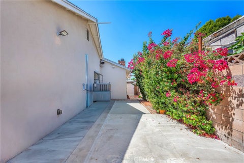 Tiny photo for 7460 Sausalito AVE, West Hills, CA 91307 (MLS # SR26077519)