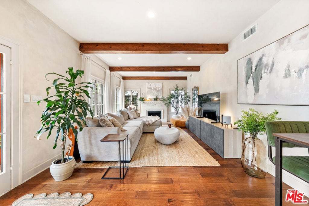 2118 Woodland Way