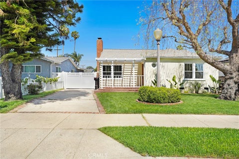 Photo of 6722-6724 Katherine Avenue, Van Nuys, CA 91405 (MLS # SR26123788)
