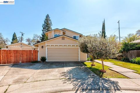Photo of 8524 Oak Harbour Ct Ct, Fair Oaks, CA 95628 (MLS # 41127152)