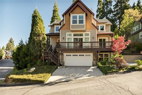 Photo of 445 Clearwater Lane, Lake Arrowhead, CA 92352 (MLS # IG25076272)