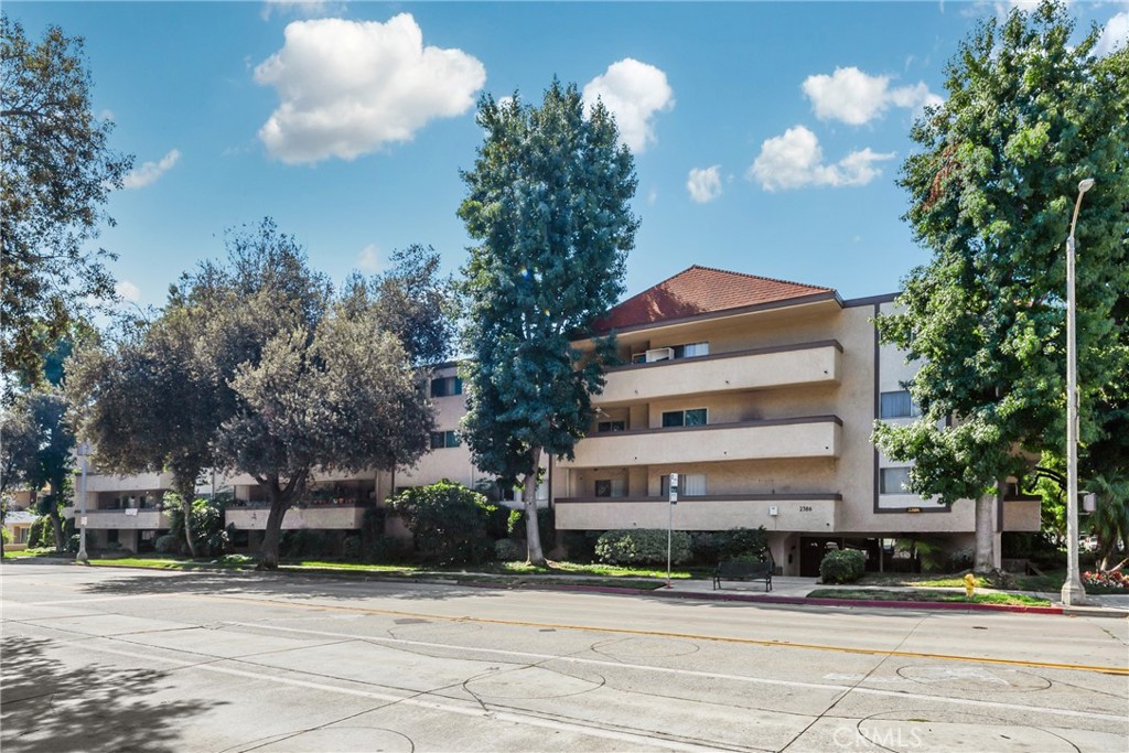 Welcome to this spacious and beautifully updated 3-bedroom, 2-bathroom condo offering 1,501 sq. ft. of bright, modern living. Remodeled in 2021, the home features LG stainless steel kitchen appliances, wide luxury vinyl plank flooring, custom window treatments, fresh paint, and stylish updates to lighting, electrical, and hardware throughout.
All three bedrooms are generously sized, filled with natural light, and offer oversized walk-in closets—perfect for those who value both space and functionality. The open dining area and private balcony comfortably fit large tables, ideal for hosting or relaxing. Need flexibility? One bedroom includes French doors that open to the living space, making it an excellent option for a home office, den, or guest room.
Storage is a standout feature, including a versatile 6x6 hallway closet that can double as a mini workspace or be outfitted for serious storage needs. The layout is efficient and thoughtful, blending comfort and practicality for a variety of lifestyles.
Located in the well-maintained Del Mar Sierra Manor community, amenities include a pool, fitness room, BBQ area, two shared laundry rooms, and earthquake insurance. The HOA has healthy reserves and appears to be VA and FHA approved. There’s also potential to install in-unit laundry with HOA approval, particularly for disability accommodation.
All of this comes at an unbeatable price for a 3-bedroom unit in Pasadena. Enjoy close proximity to excellent schools, public transportation, and some of the city’s best shopping and dining—just minutes from Lake Avenue, Old Town Pasadena, San Marino, libraries, and more.