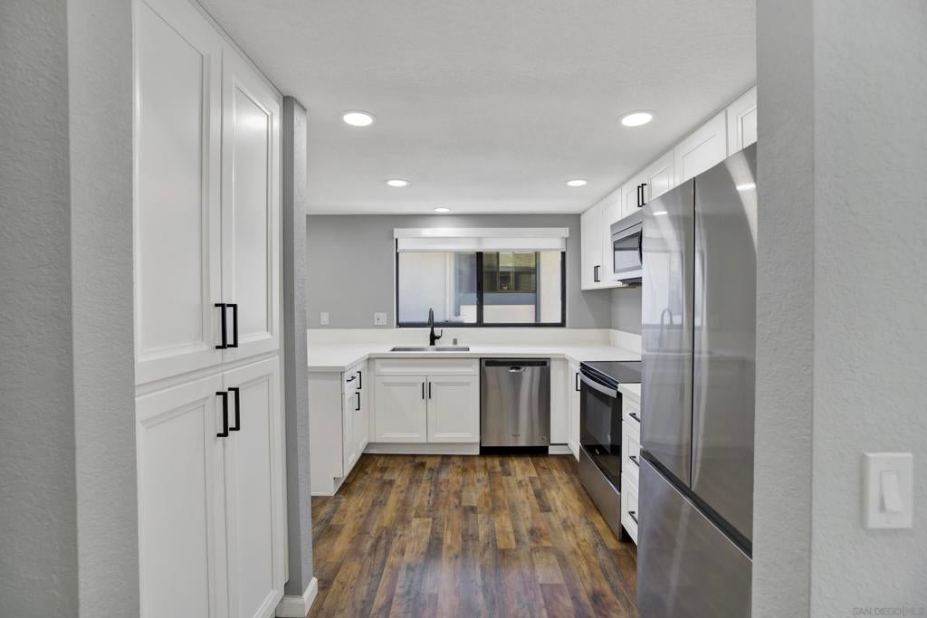 8878 Regents Road 201