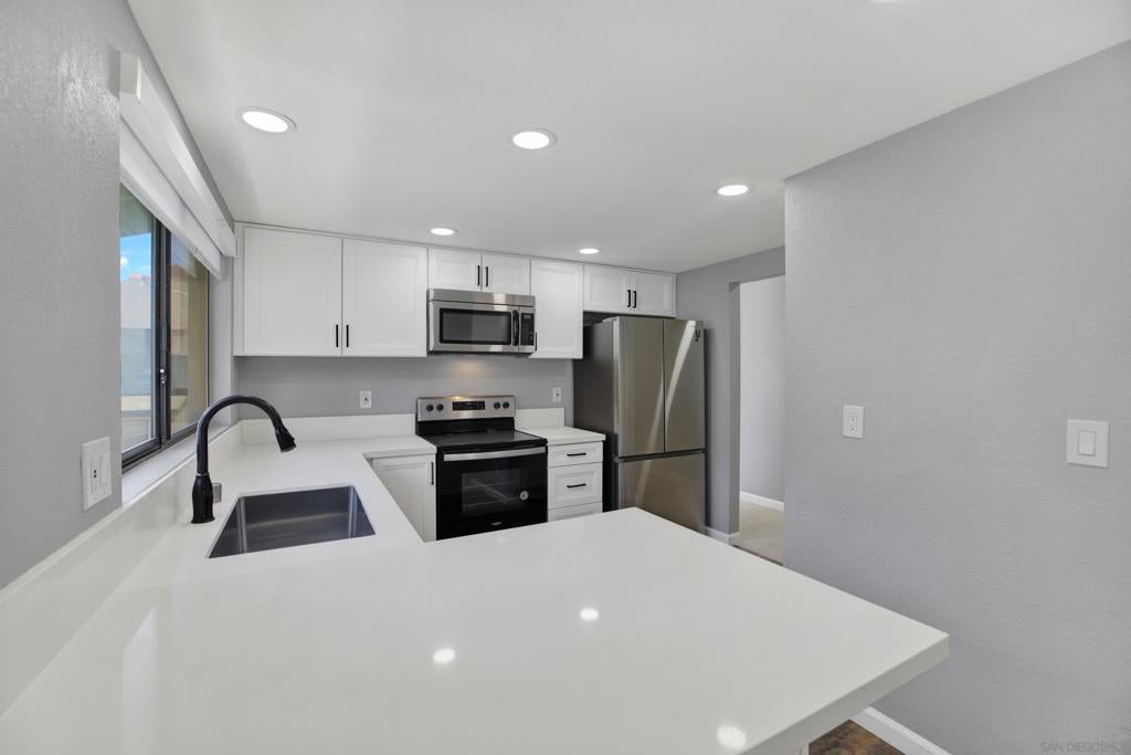 8878 Regents Road Rd 201, San Diego CA 92122
