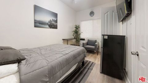Photo of 647 18th Street #316, Los Angeles, CA 90015 (MLS # 25603863)