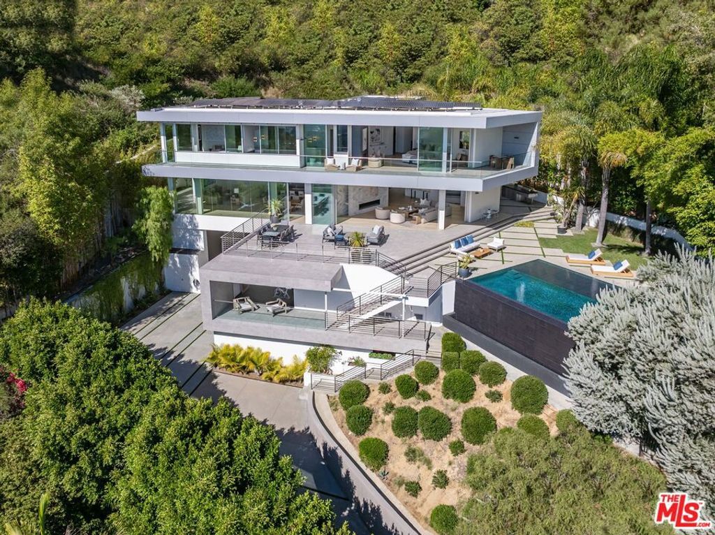 Photo of 1895 Rising Glen Road, Los Angeles, CA 90069 (MLS # 25616585)