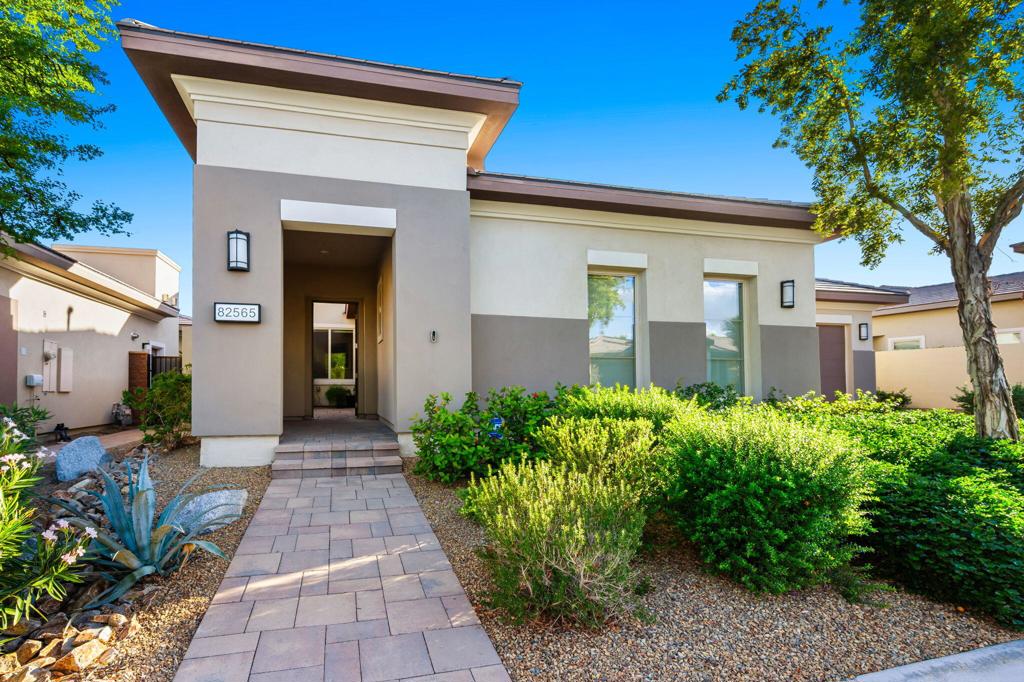 82565 Ladder Canyon Drive