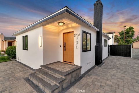 Photo of 6156 Colbath Ave, Valley Glen, CA 91401 (MLS # SR25228051)