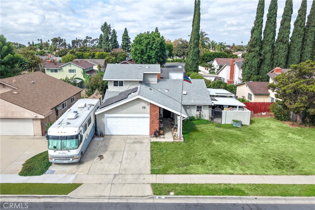 921 Azalea Avenue