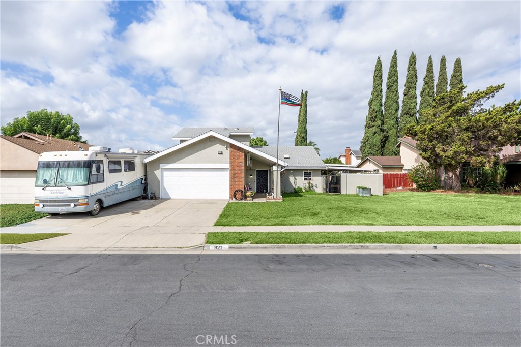 921 Azalea Avenue
