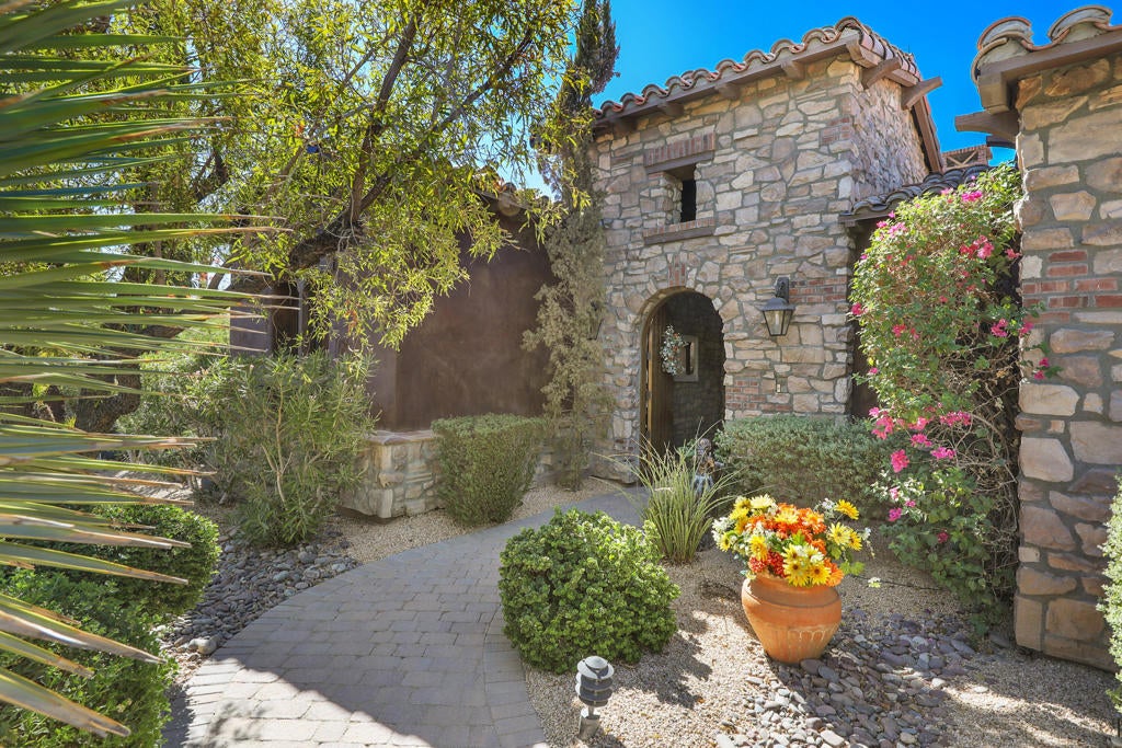 25 Cassis Circle